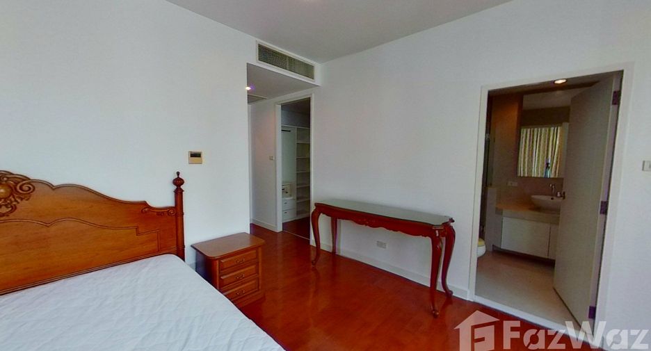 For rent 3 bedrooms condo in Khlong Toei, Bangkok