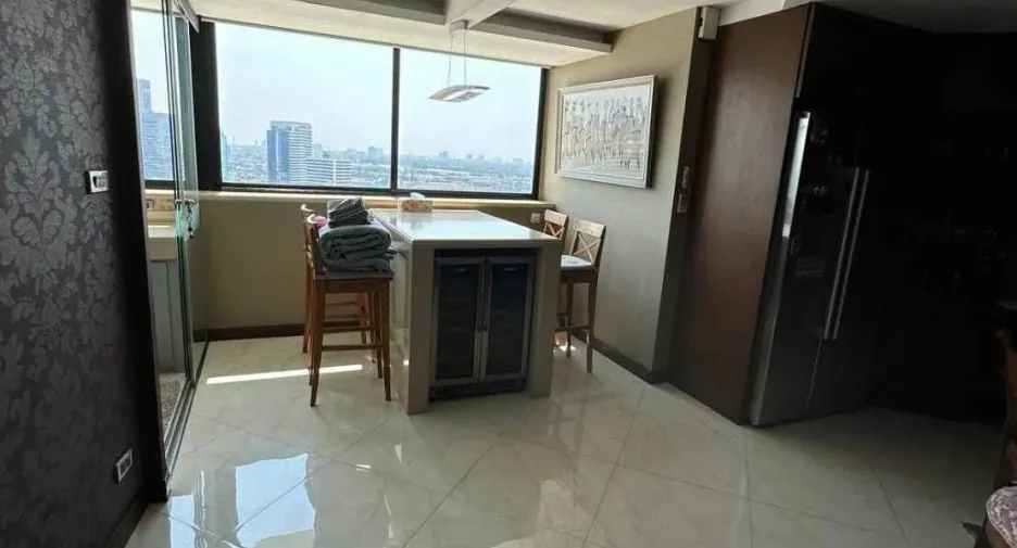 Wohnung zur Miete mit 4 Zimmer in Khlong Toei, Bangkok
