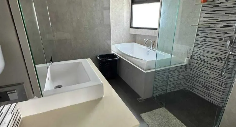 Wohnung zur Miete mit 4 Zimmer in Khlong Toei, Bangkok