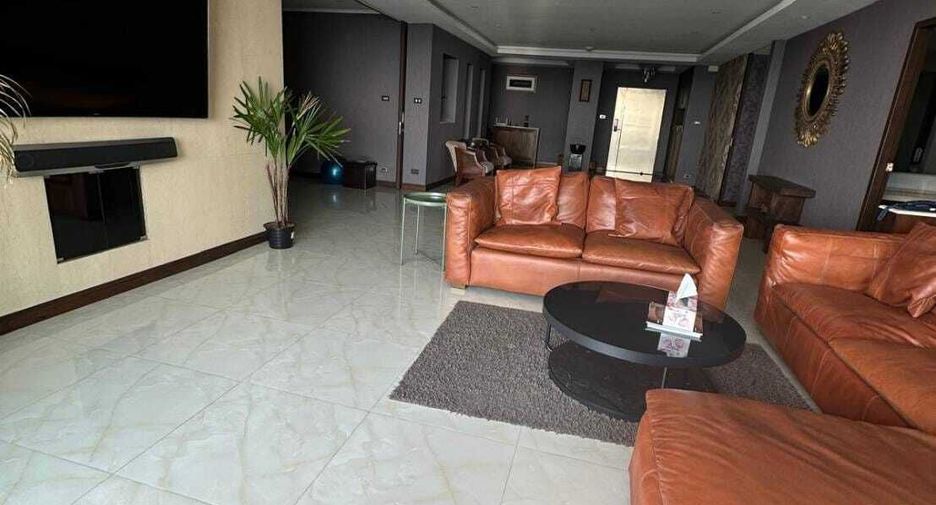 Wohnung zur Miete mit 4 Zimmer in Khlong Toei, Bangkok