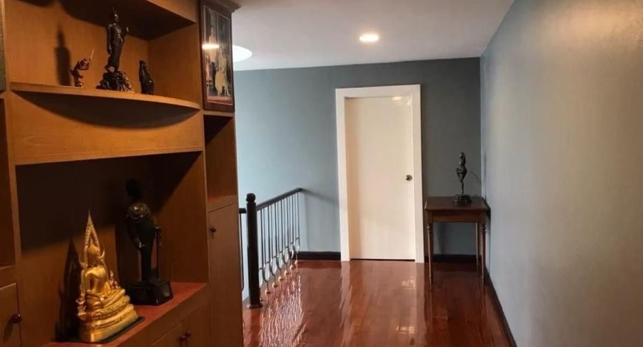 For rent 4 bedrooms house in Khan Na Yao, Bangkok
