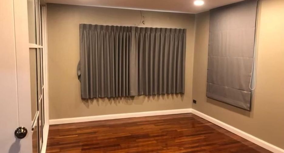 For rent 4 bedrooms house in Khan Na Yao, Bangkok