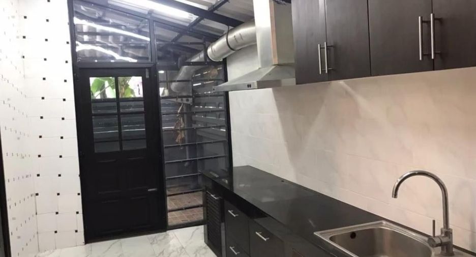 For rent 4 bedrooms house in Khan Na Yao, Bangkok
