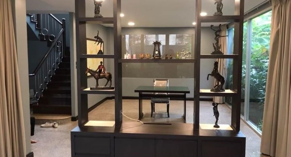 For rent 4 bedrooms house in Khan Na Yao, Bangkok