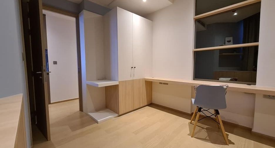 Condo en alquiler de 2 habitaciones en Huai Khwang, Bangkok