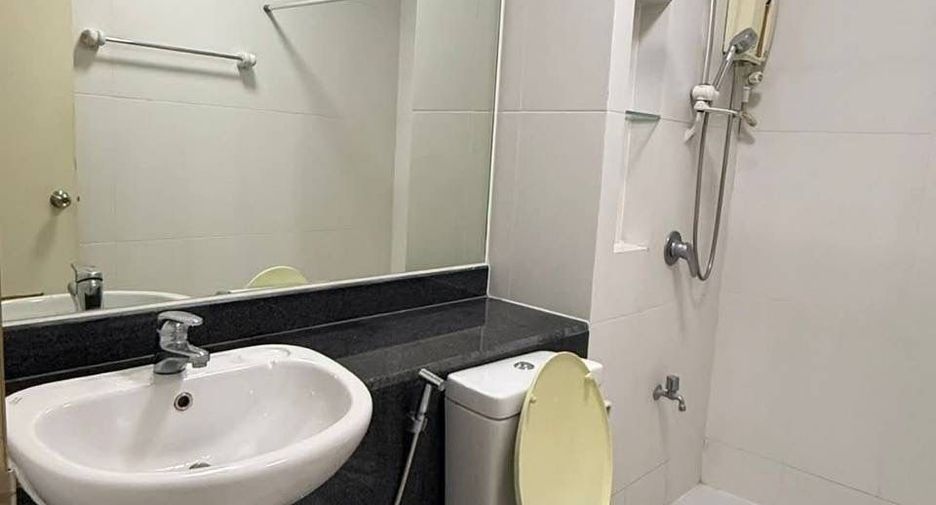 For rent 1 bed condo in Thon Buri, Bangkok