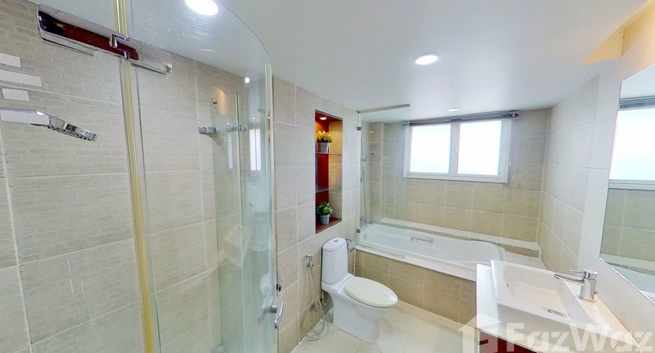 For rent 2 bedrooms condo in Watthana, Bangkok
