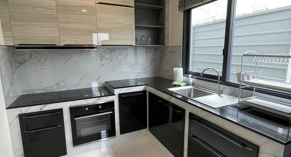 For rent 4 bedrooms condo in Don Mueang, Bangkok