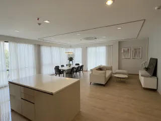 For rent 4 bedrooms condo in Sathon, Bangkok