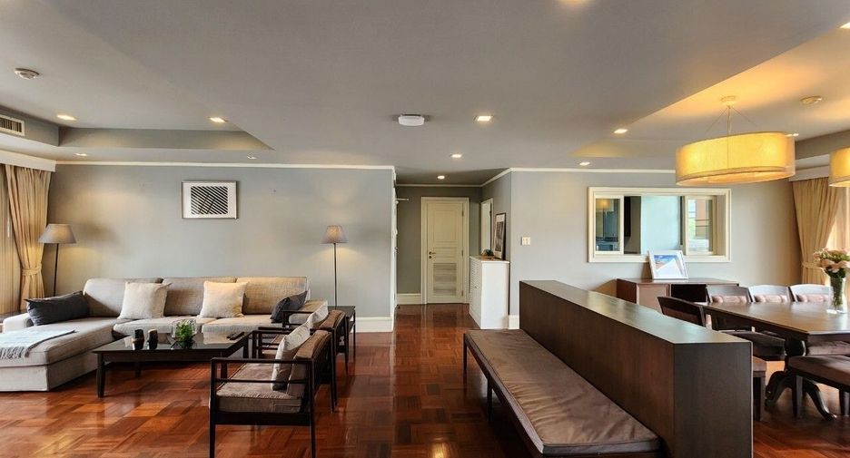 For rent 2 bedrooms apartment in Pathum Wan, Bangkok