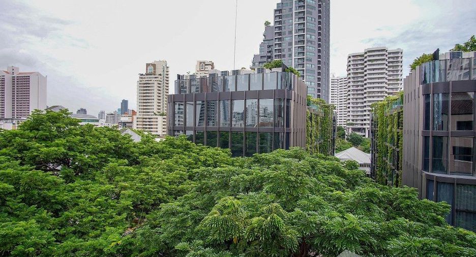 For rent 4 bedrooms condo in Watthana, Bangkok