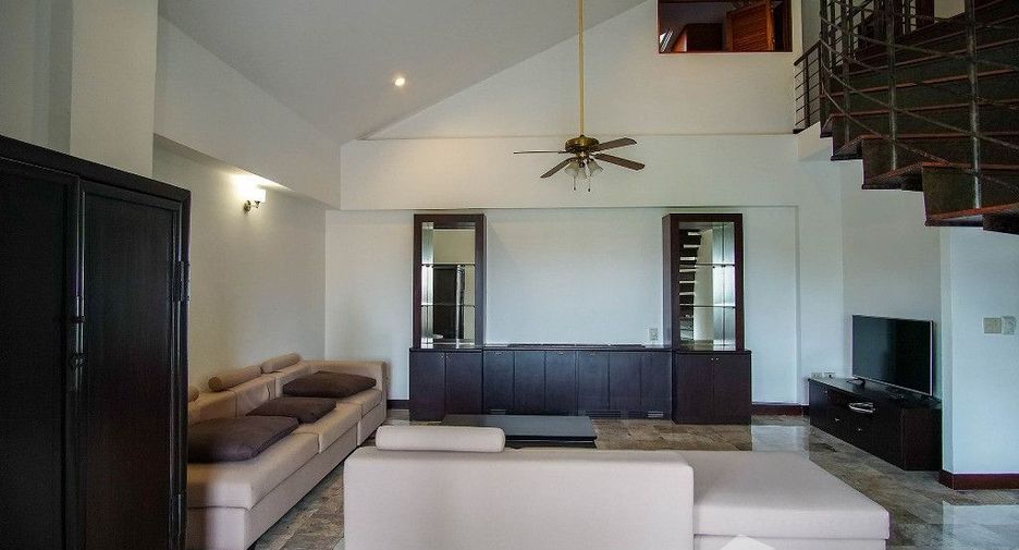For rent 4 bedrooms condo in Watthana, Bangkok