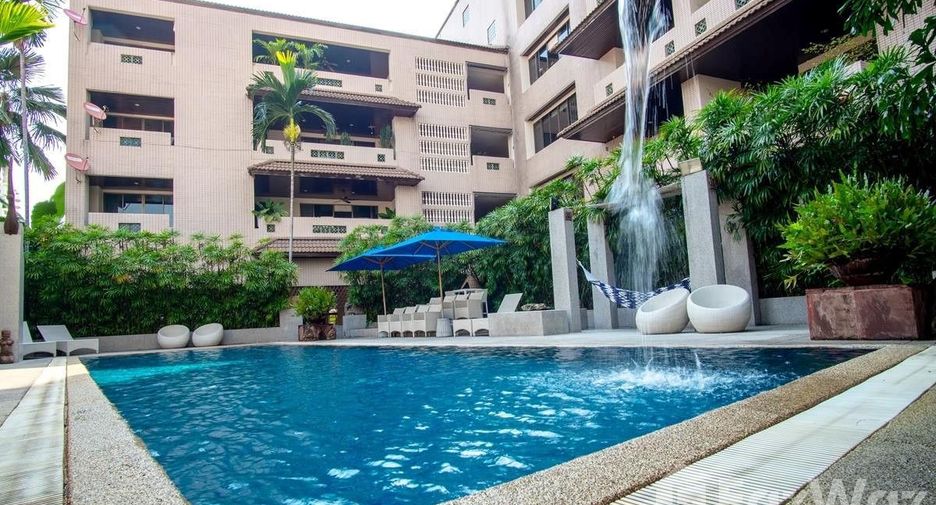 For rent 4 bedrooms condo in Watthana, Bangkok