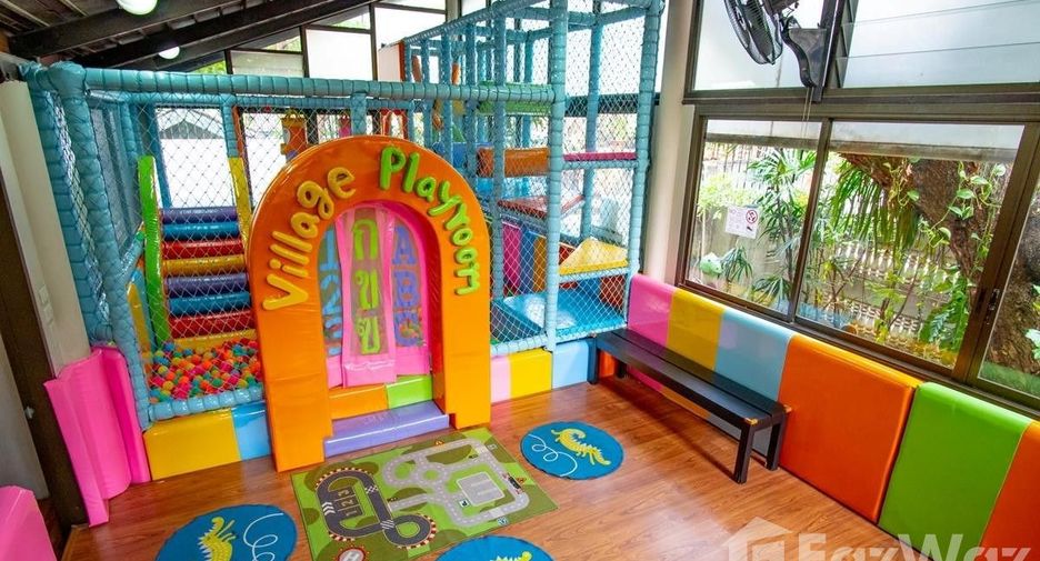 For rent 4 bedrooms condo in Watthana, Bangkok