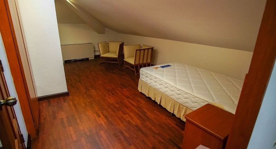 For rent 4 bedrooms condo in Watthana, Bangkok