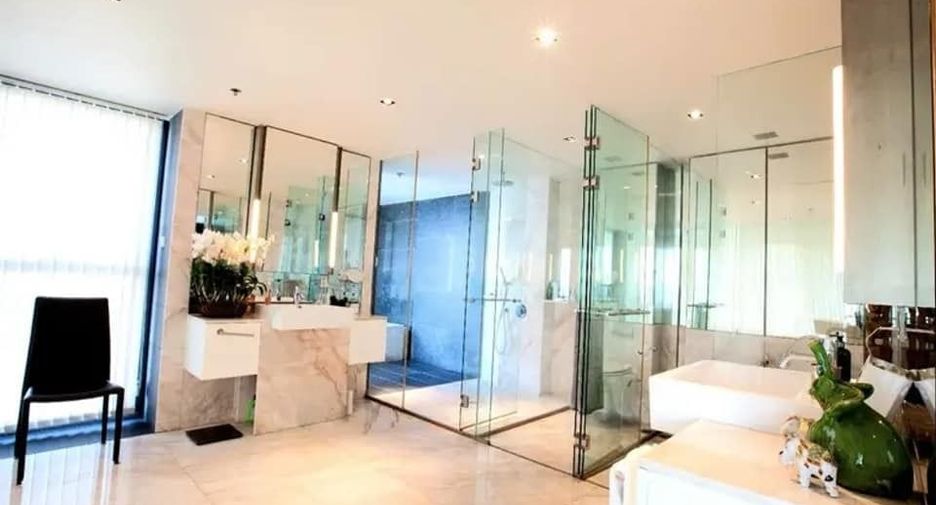 For rent 4 ベッドルーム condo in Sathon, Bangkok