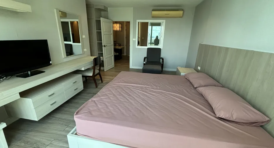For rent 1 bed condo in Watthana, Bangkok
