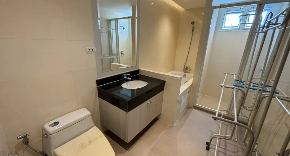 For rent 1 bed condo in Watthana, Bangkok