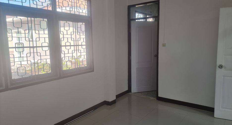 Reihenhaus zur Miete mit 3 Zimmer in Wang Thonglang, Bangkok