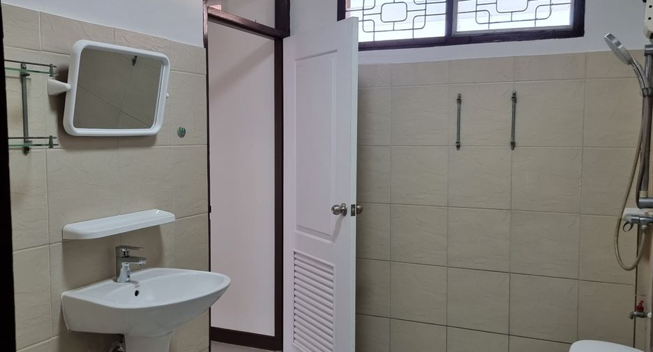 Reihenhaus zur Miete mit 3 Zimmer in Wang Thonglang, Bangkok