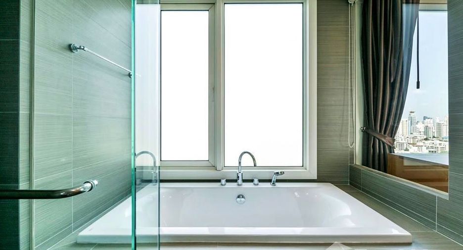 For rent 2 bedrooms condo in Khlong Toei, Bangkok