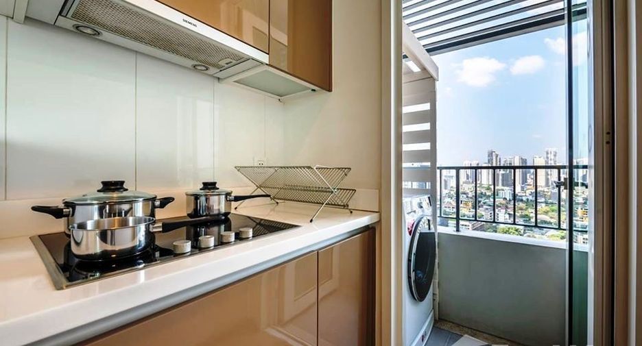 For rent 2 bedrooms condo in Khlong Toei, Bangkok