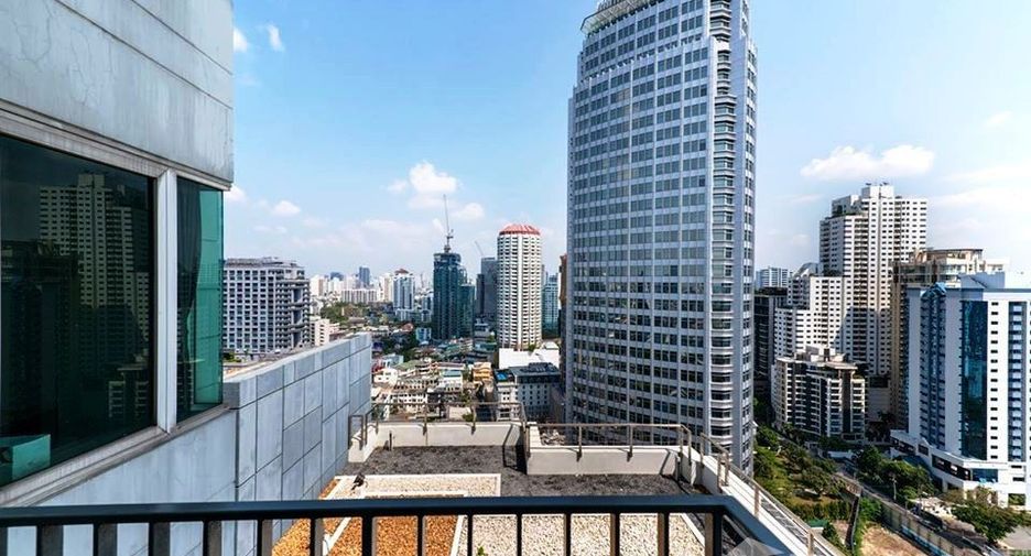 For rent 2 bedrooms condo in Khlong Toei, Bangkok
