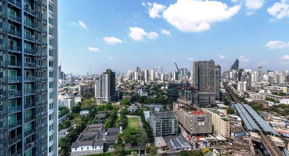 For rent 2 bedrooms condo in Khlong Toei, Bangkok