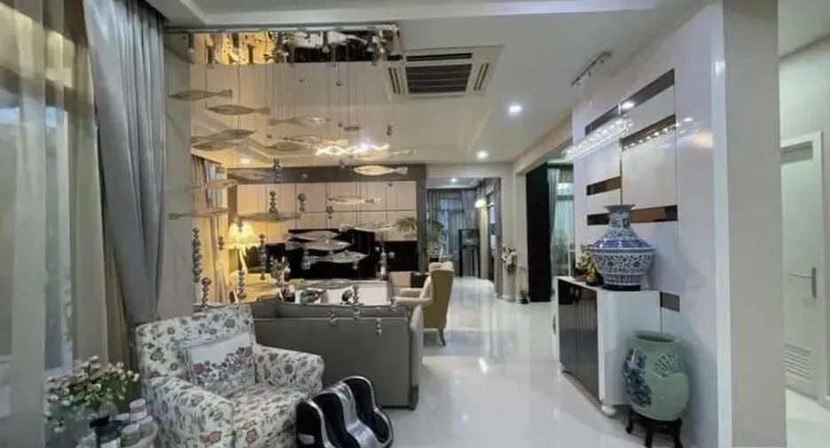 For rent 4 bedrooms house in Suan Luang, Bangkok
