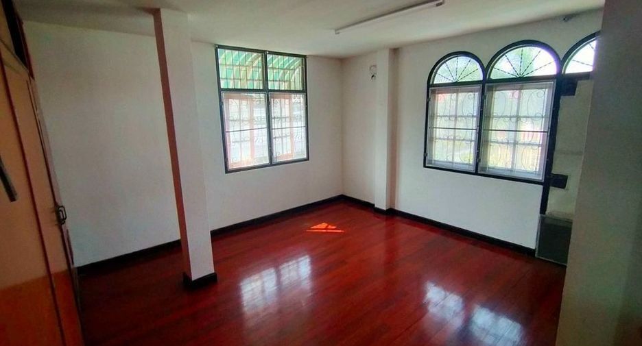 ให้เช่า 4 ห้องนอน บ้านเดี่ยว ใน เมืองสมุทรปราการ, สมุทรปราการ