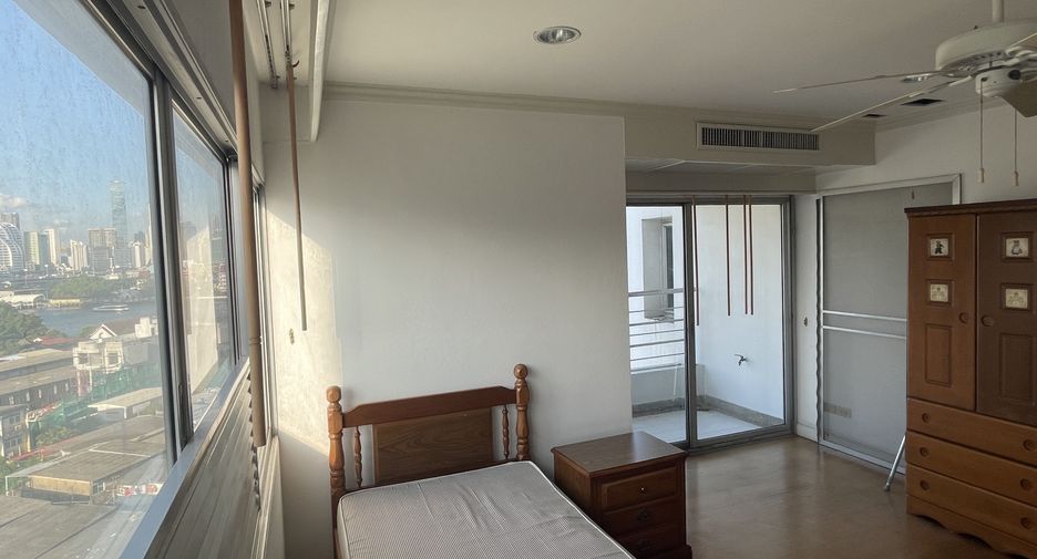 For rent 3 bedrooms condo in Sathon, Bangkok