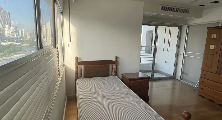 For rent 3 bedrooms condo in Sathon, Bangkok