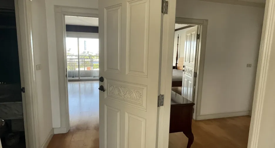 For rent 3 bedrooms condo in Sathon, Bangkok