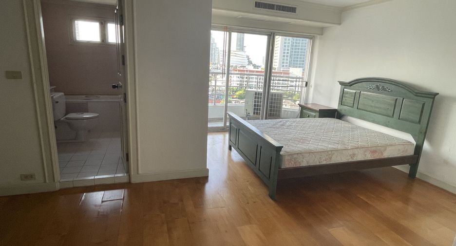 For rent 3 bedrooms condo in Sathon, Bangkok