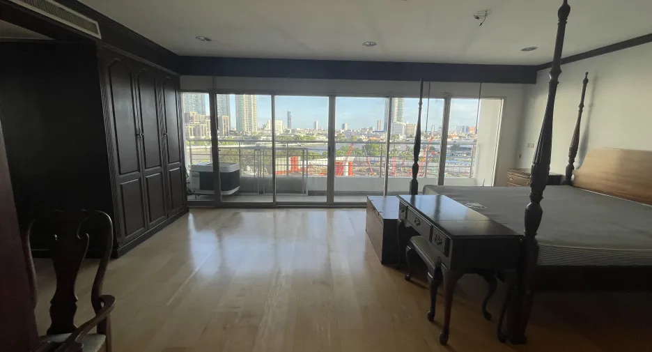 For rent 3 bedrooms condo in Sathon, Bangkok