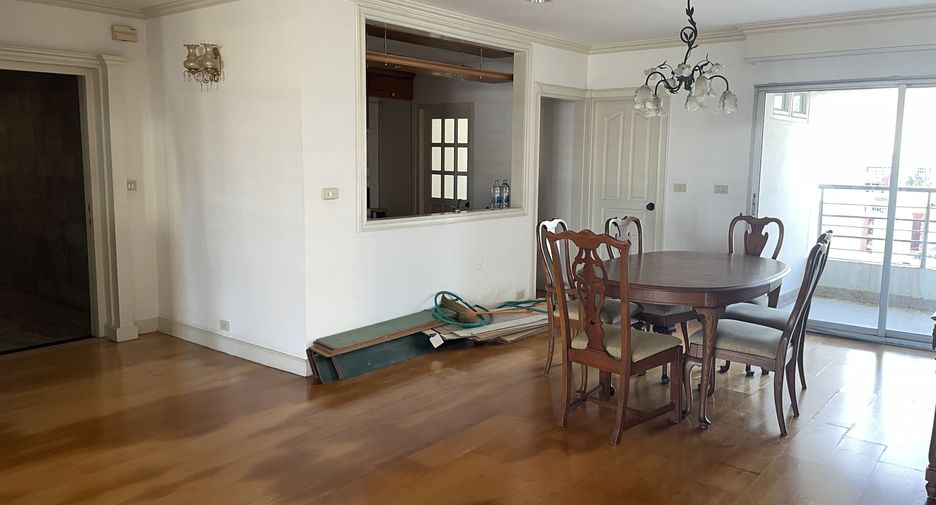 For rent 3 bedrooms condo in Sathon, Bangkok