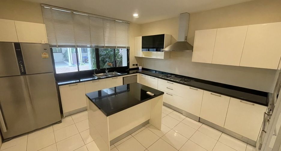 For rent 4 bedrooms house in Khlong Toei, Bangkok