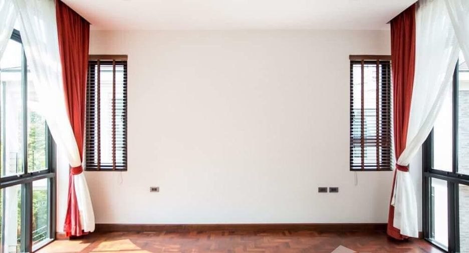 For rent 4 bedrooms house in Khlong Toei, Bangkok