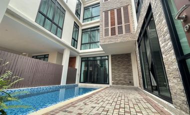 For rent 4 bedrooms house in Khlong Toei, Bangkok