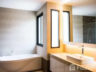 Casa en alquiler de 4 habitaciones en Khlong Toei, Bangkok