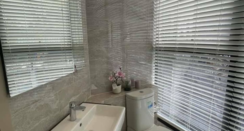 For rent 2 bedrooms condo in Huai Khwang, Bangkok