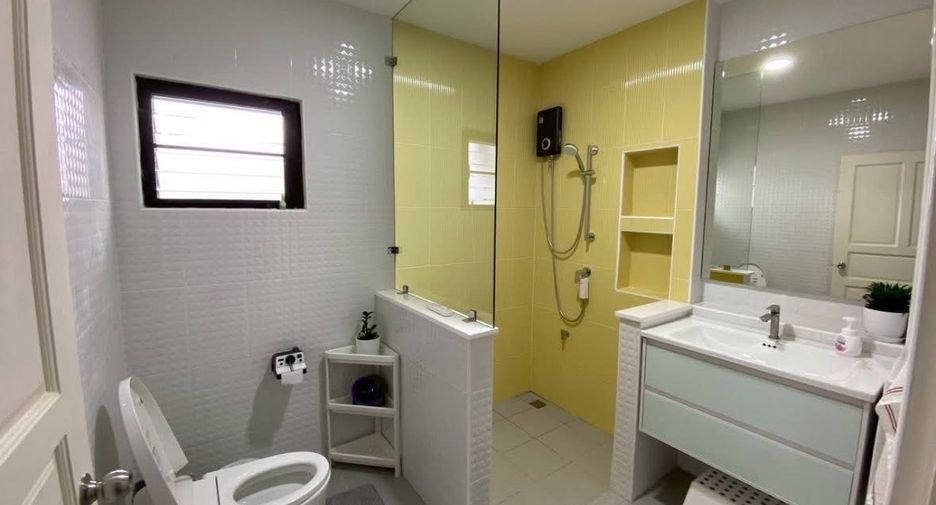 For rent 4 bedrooms house in Suan Luang, Bangkok