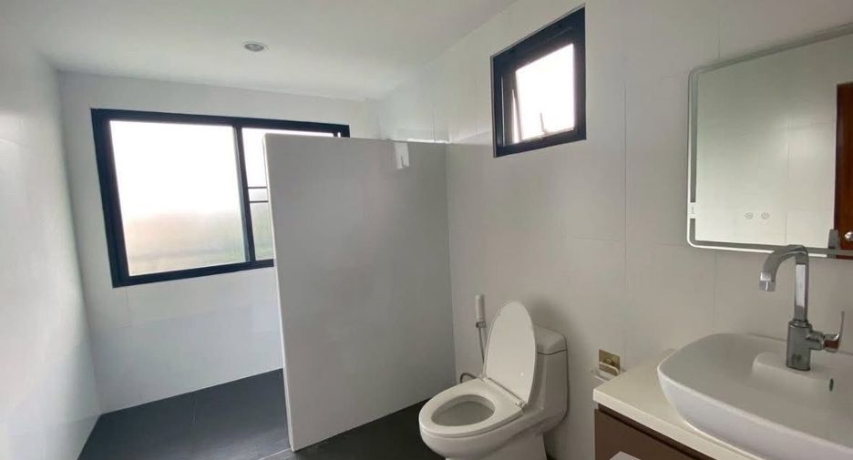 For rent 4 bedrooms house in Suan Luang, Bangkok