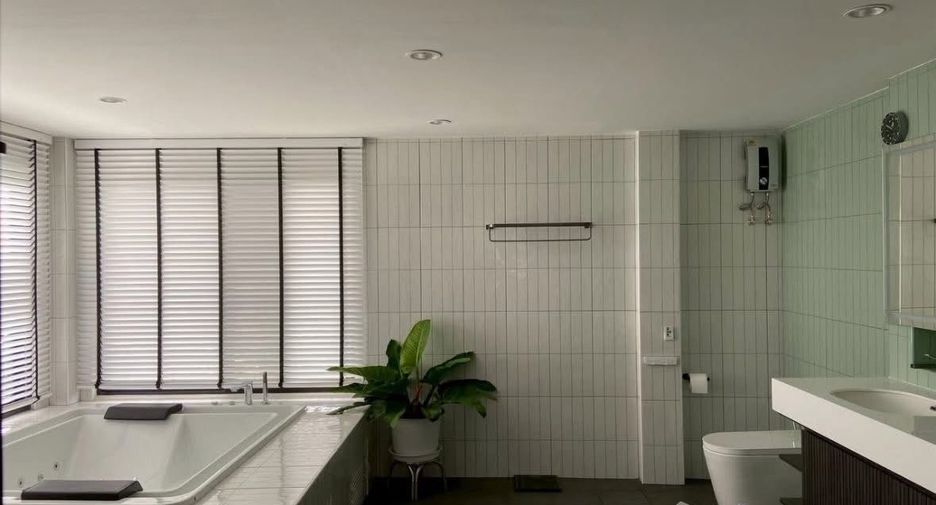 For rent 4 bedrooms house in Suan Luang, Bangkok