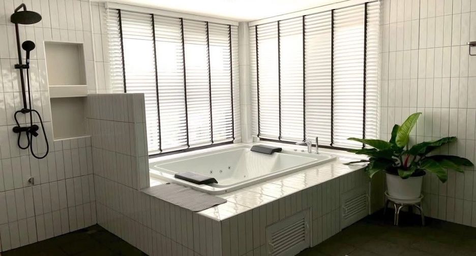 For rent 4 bedrooms house in Suan Luang, Bangkok