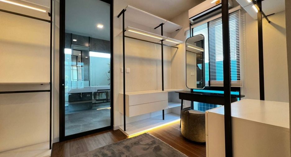 For rent 4 bedrooms townhouse in Bang Phli, Samut Prakan