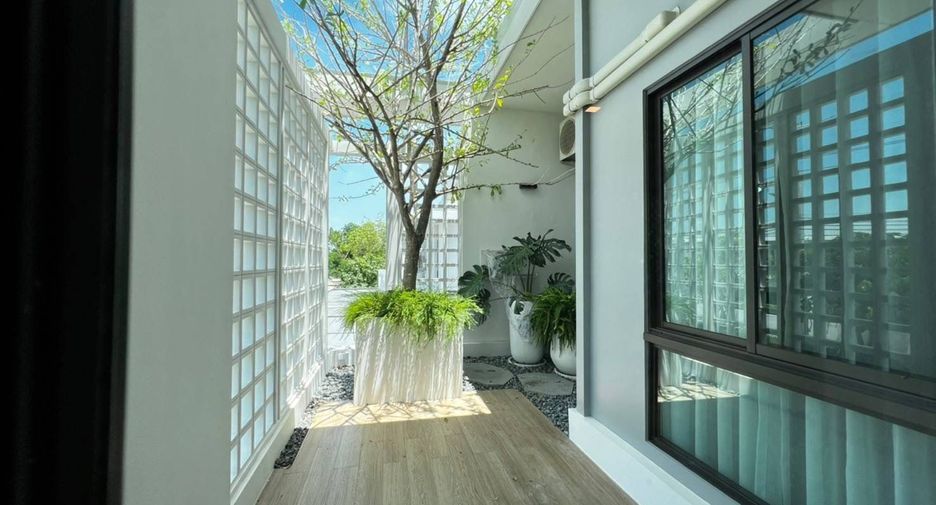 For rent 4 bedrooms townhouse in Bang Phli, Samut Prakan