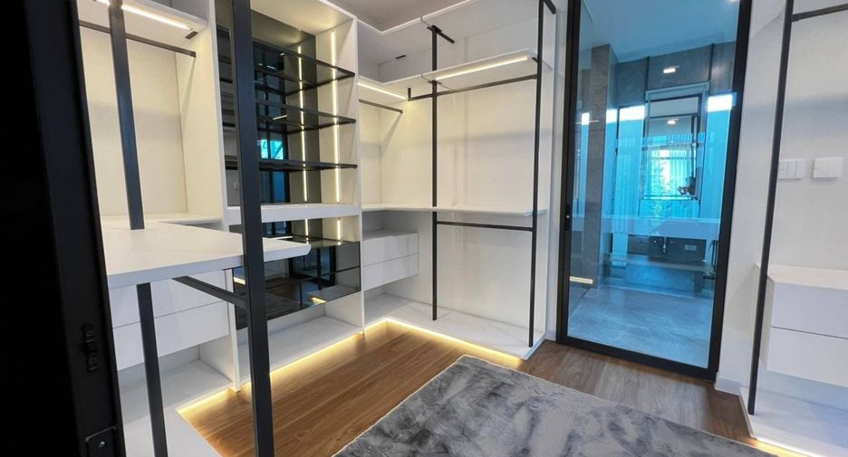 For rent 4 bedrooms townhouse in Bang Phli, Samut Prakan