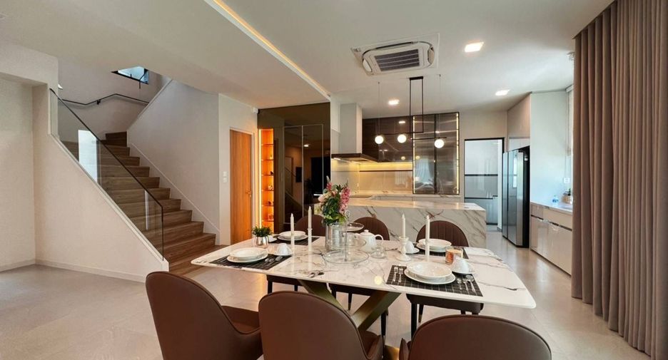 For rent 4 bedrooms townhouse in Bang Phli, Samut Prakan