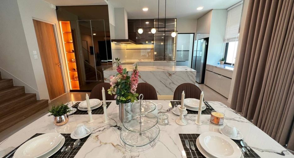 For rent 4 bedrooms townhouse in Bang Phli, Samut Prakan
